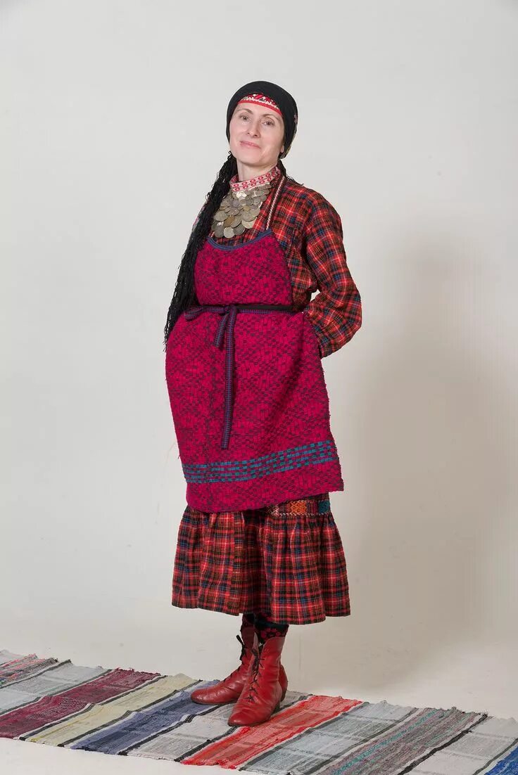 Национальный костюм удмуртов женский фото Udmurt traditional clothes, удмурт диськут. Эстониысь ансамбль "Юмшан Гур" Photo
