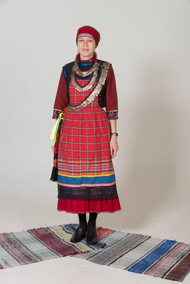 Национальный костюм удмуртов женский фото Udmurt traditional clothes, удмурт диськут. Эстониысь ансамбль "Юмшан Гур" Photo