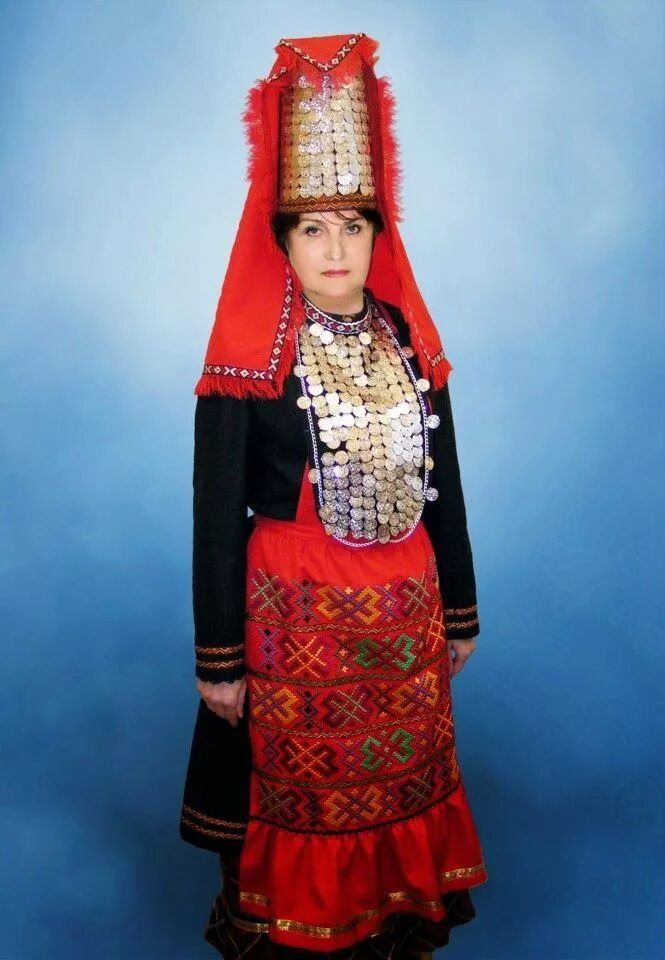Национальный костюм удмуртов женский фото Épinglé sur Folk Dress - Europe Costume folklorique, Costume, Danse folklorique