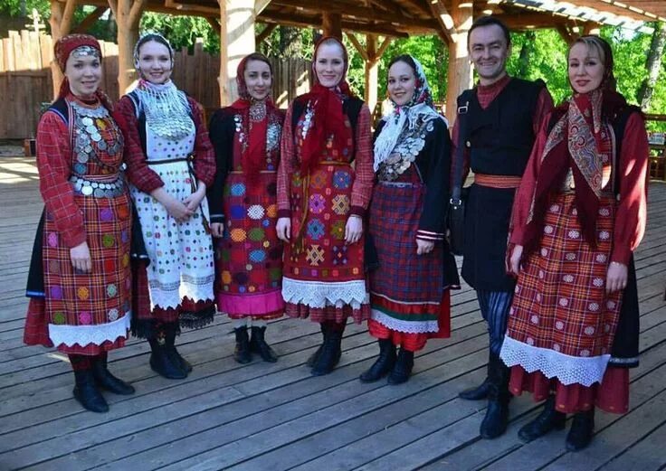 Национальный костюм удмуртов женский фото Tatali Dmitrieva: #айшет, #ашшет (юж.удм.), #азькышет (сев. удм.) - фартук. Этим