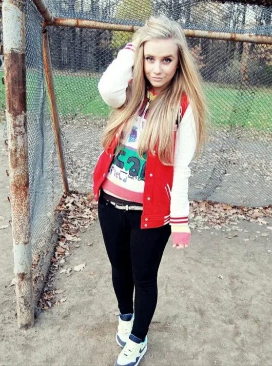 Найти новые фото Оксана, 19 years old, Russian Federation, Saint Petersburg, would like to meet a