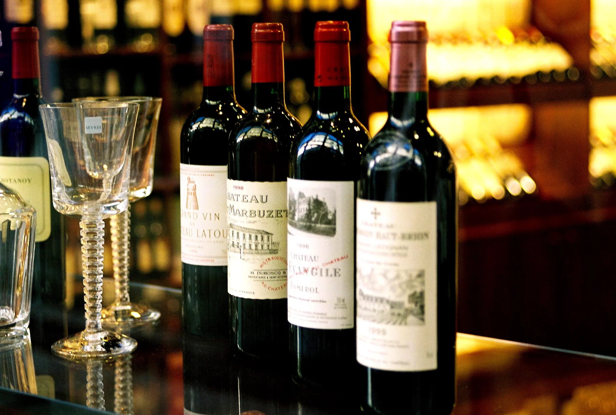 Найти вино по фото онлайн Файл:Several Bordeaux wines.jpg - Википедия