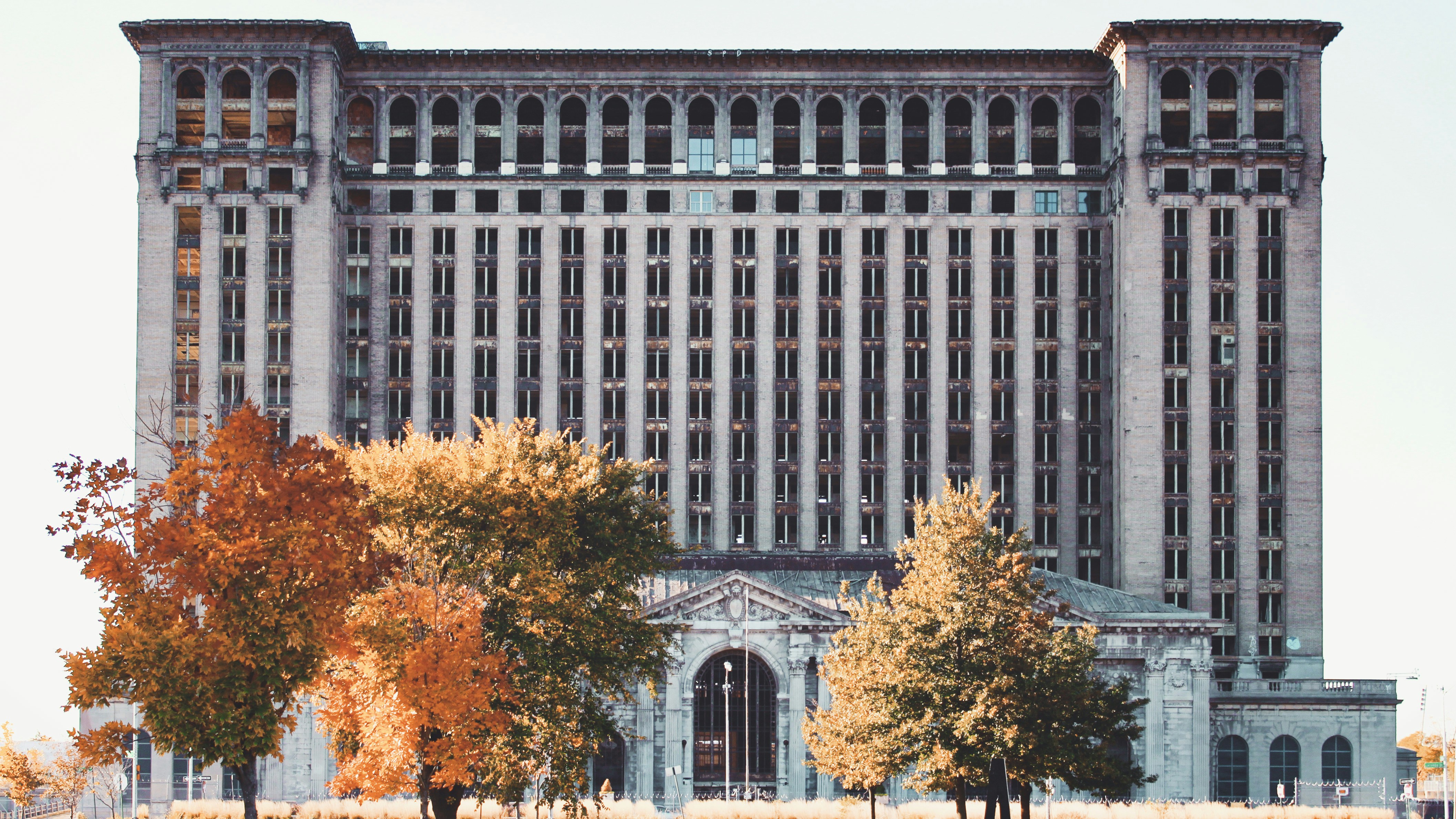 Найти здание по фото Free Detroit Image on Unsplash