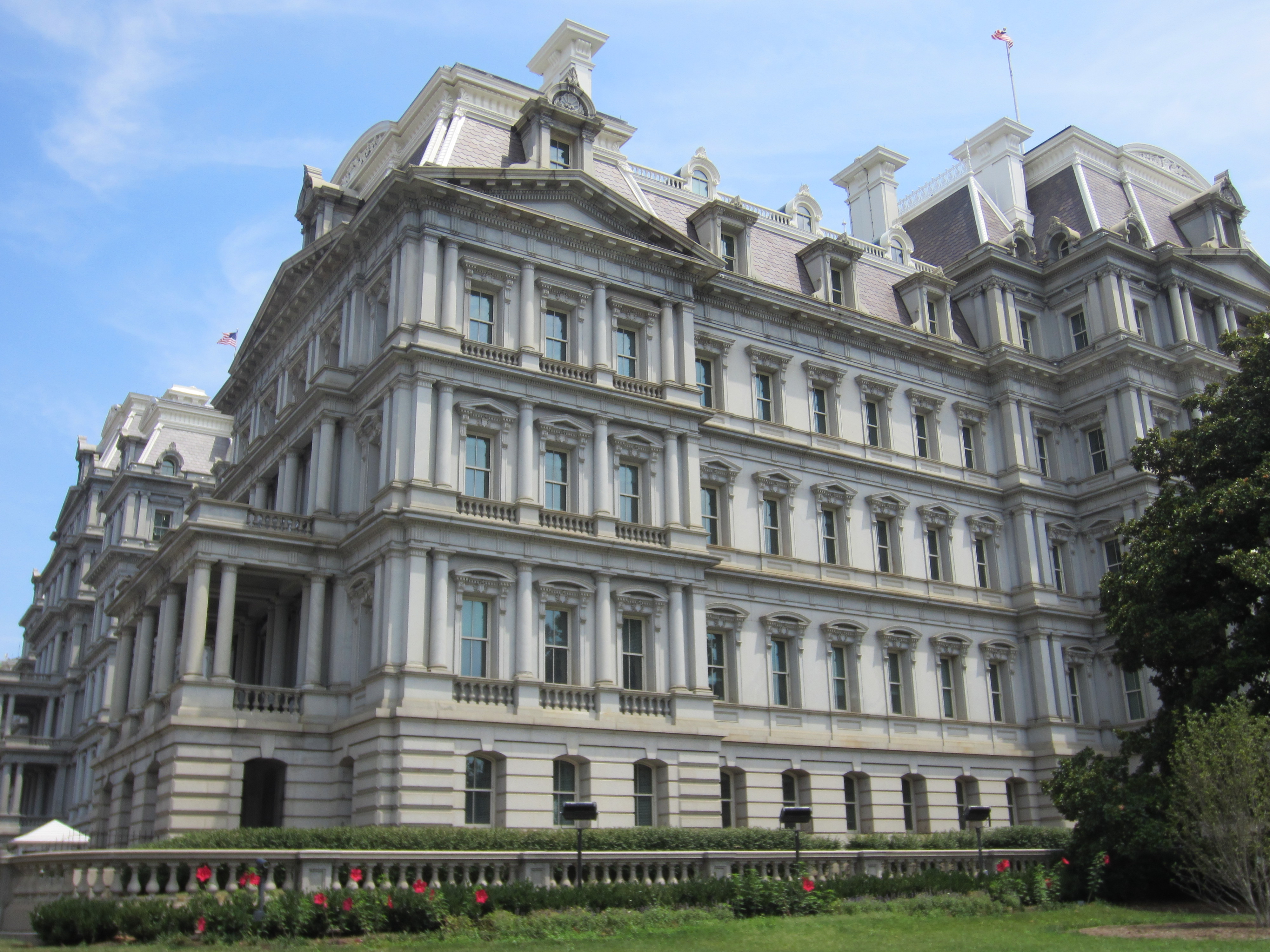 Найти здание по фото File:Old Executive Office Building - Washington, D.C. in 2012.JPG - Wikimedia Co