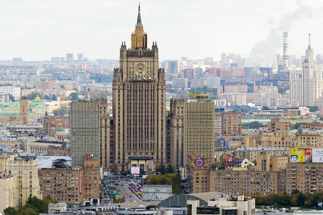 Найти здание в москве по фото МИД России находится на Смоленской-Сенной площади в сталинской высотке, строящей