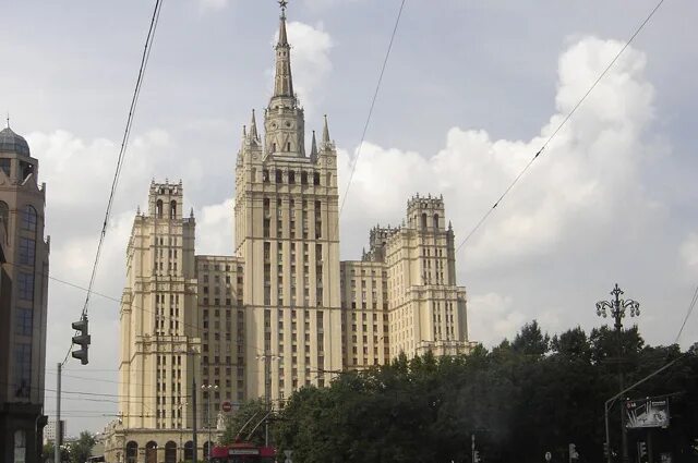 Найти здание в москве по фото 8 легендарных домов Москвы, в которых можно купить квартиру Аргументы и Факты