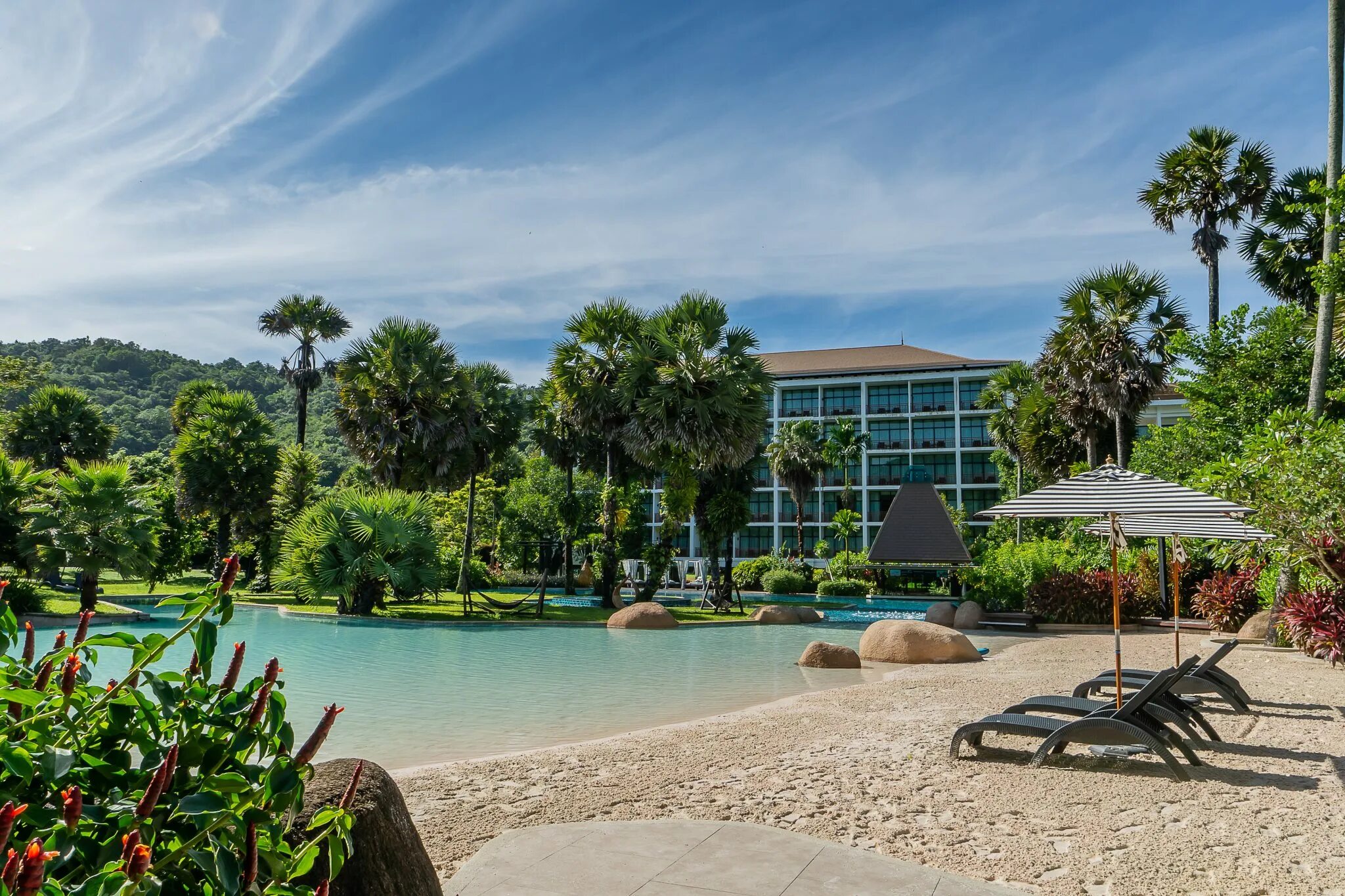 Найтонбури отель фото Deluxe Pool View Naithonburi Beach Resort