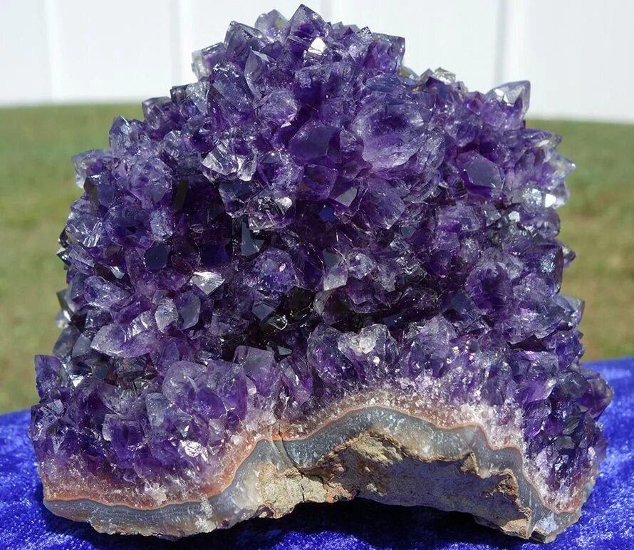 Назарит камень как выглядит Камень аметист в истории и украшениях Amethyst, Amethyst geode, Crystals