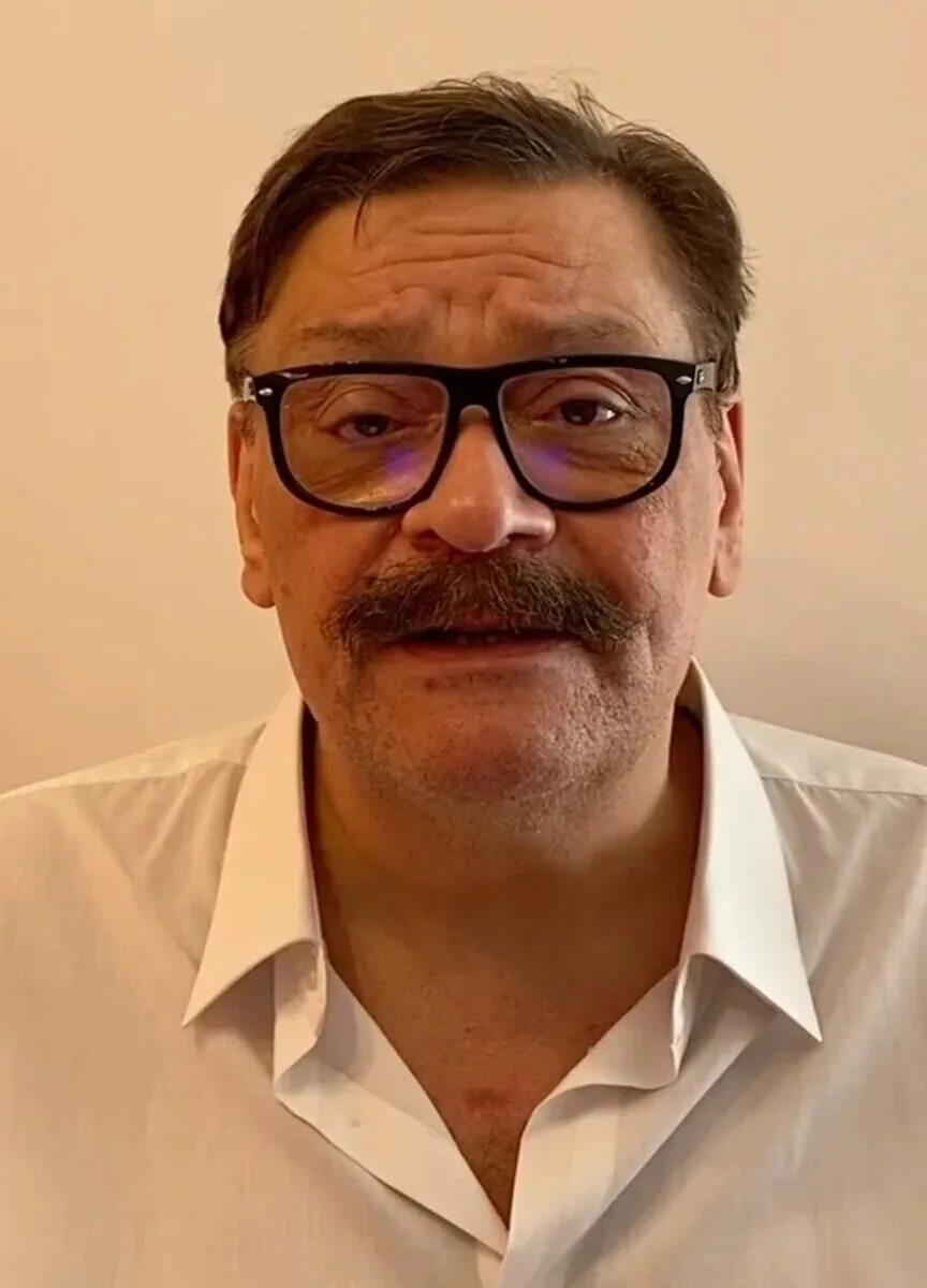 Назаров фото сейчас Сбежавший Назаров продолжает поносить артистов-патриотов КИТЧ &Life Дзен