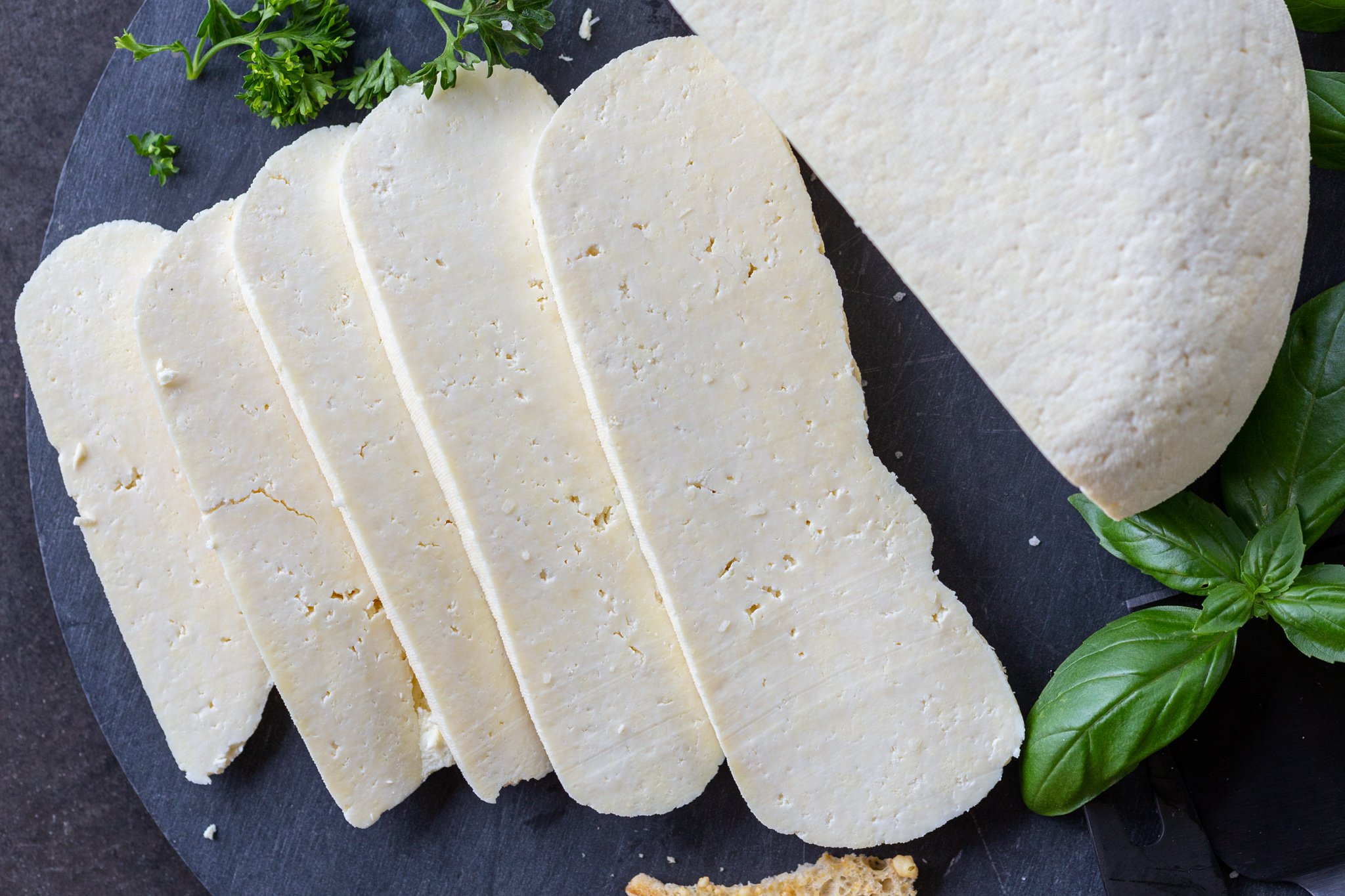 Название белых сыров фото Homemade Cheese Recipe (4 Ingredients) - Momsdish