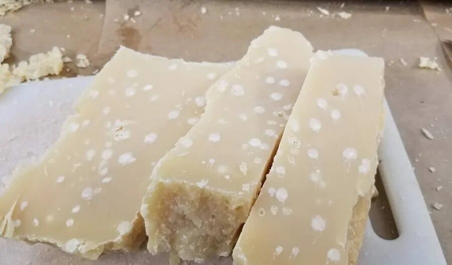 Название белых сыров фото Кристалики в сыре