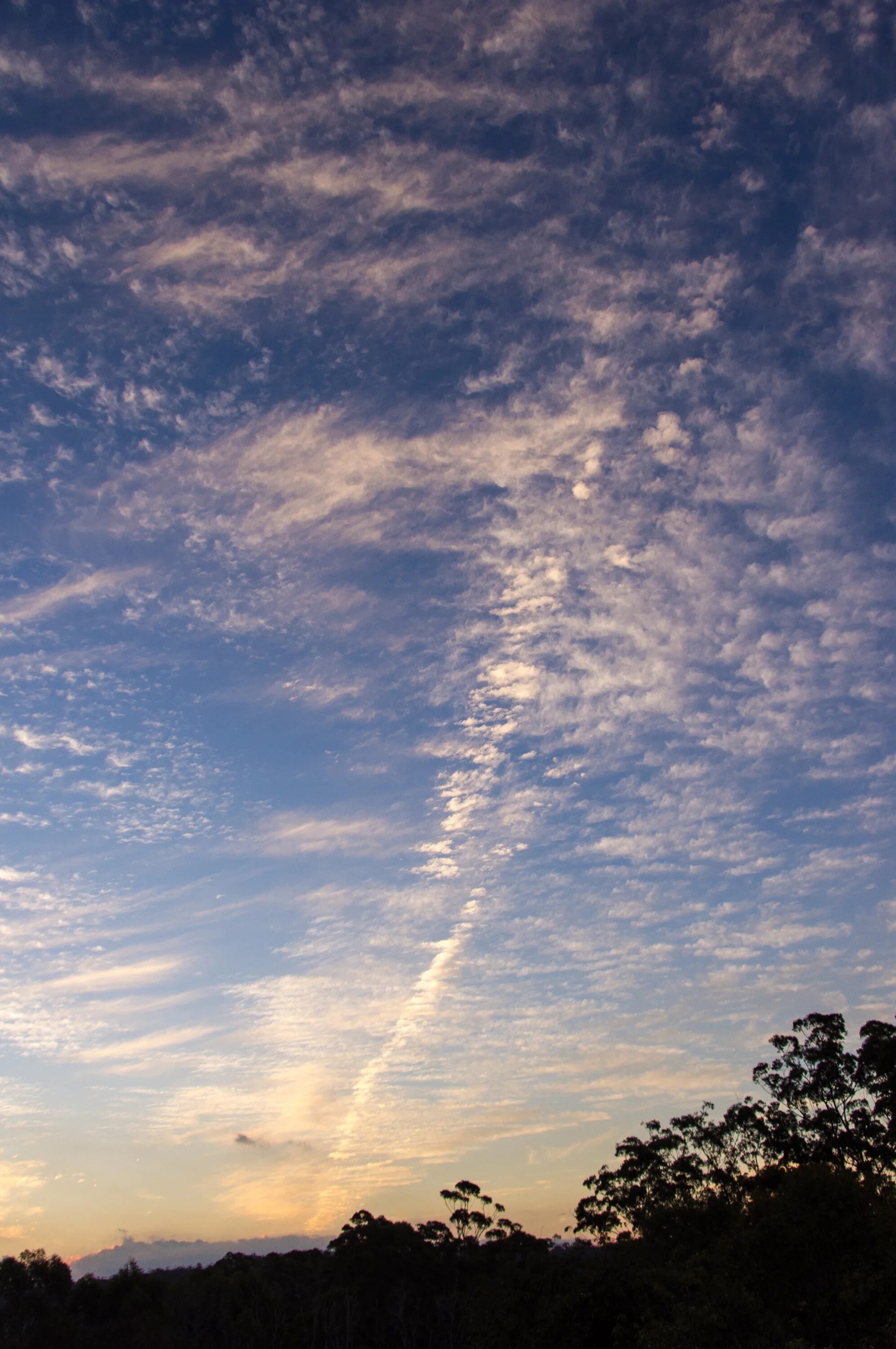 Название фото небо Beautiful pink and blue clouds at sunset in Australia free image download