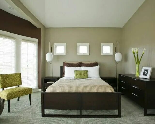 Название цвета стен в интерьере Brown accent wall in bedroom Green bedroom design, Interior design bedroom, Wood