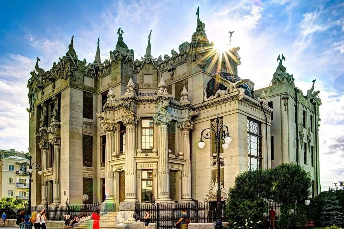 Название здания по фото House with Chimaeras - World List