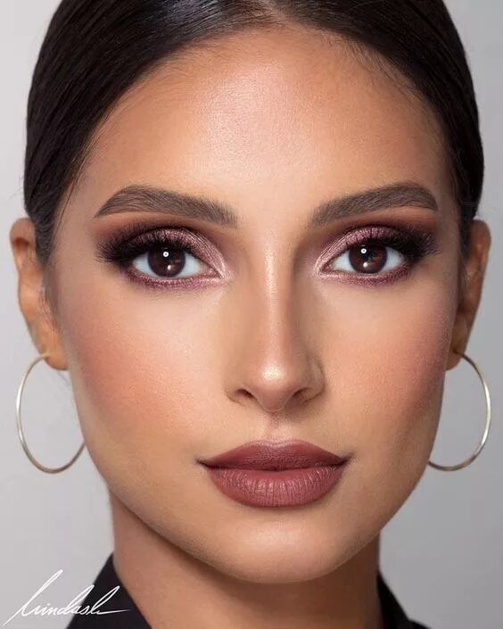 Названия макияжей 10 Inspiring Eye Makeup Looks For Almond Eyes Almond eye makeup, Pinterest makeu