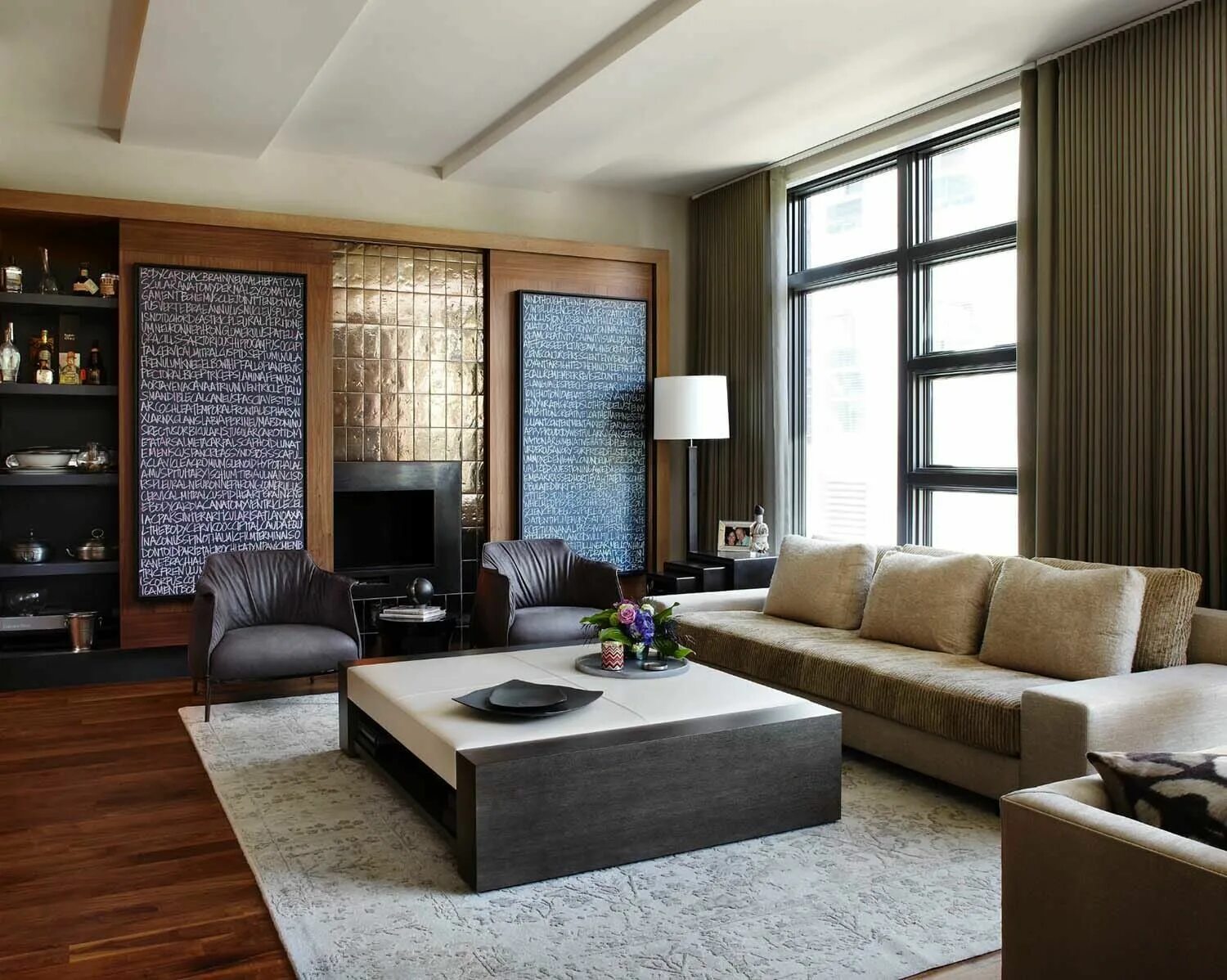 Названия современных интерьеров Multi-level townhouse in Chicago showcases urban-chic interiors Urban home decor