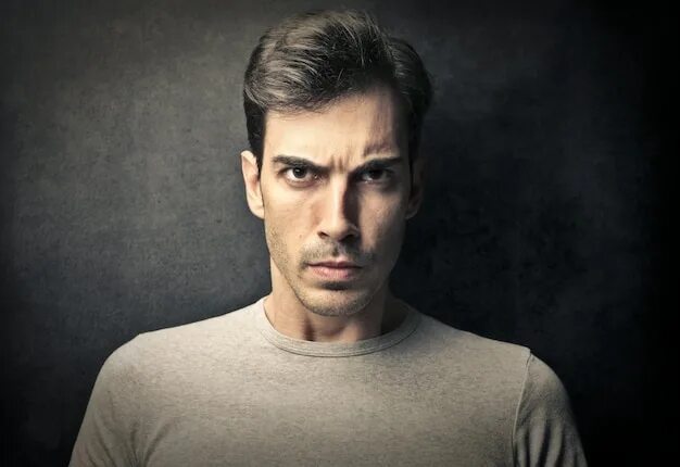 Не хмурые люди ведущие фото Premium Photo Serious guy in a sweater