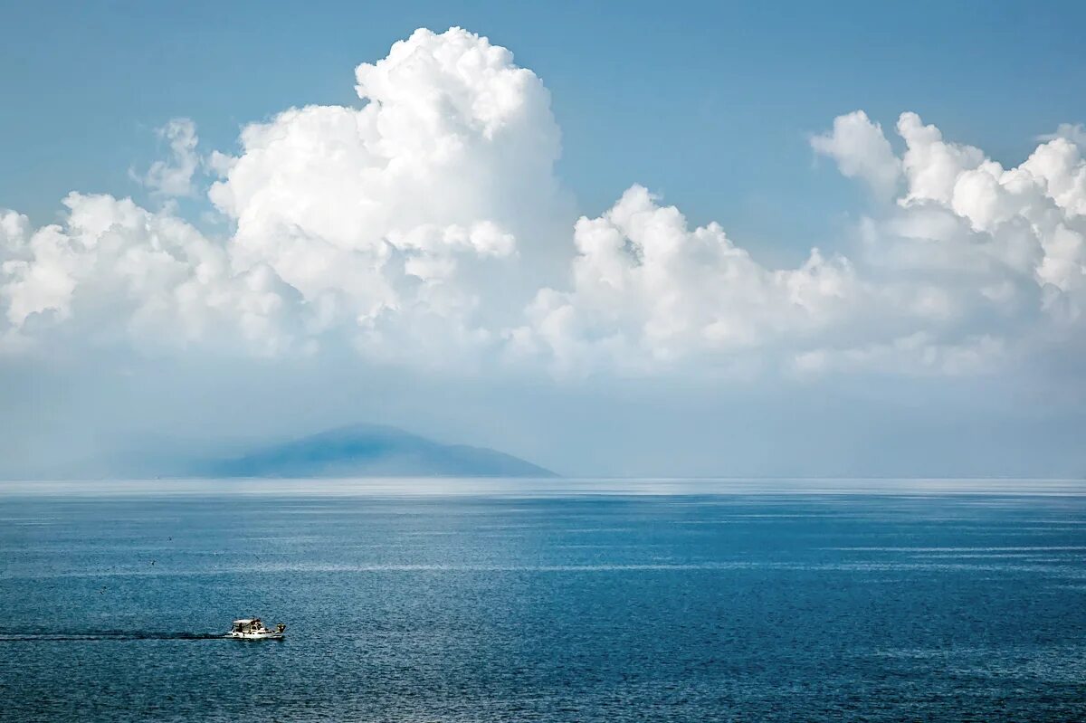 Небо над морем фото Облака.Кораблик. Море. SVaN Клуб Foto.ru
