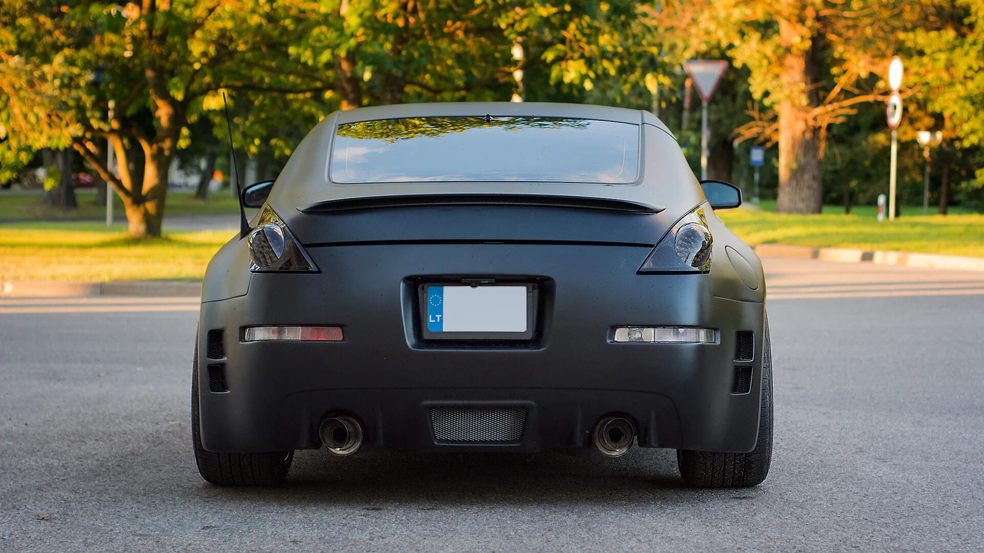 Ниссан фото сзади Nissan 350Z 3.5 бензиновый 2004 Veyron для бедных :) на DRIVE2