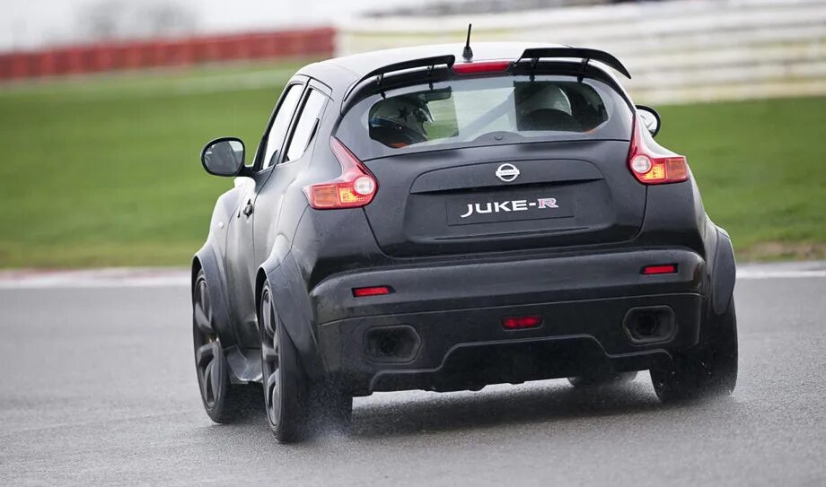 Ниссан фото сзади Кроссовер Nissan Juke R пойдёт в мелкосерийное производство - ДРАЙВ