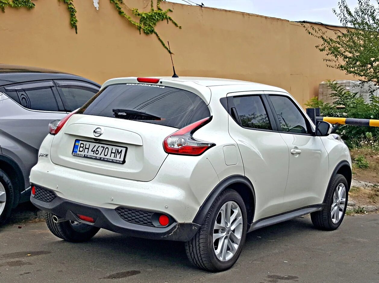 Ниссан фото сзади "BH 4670 HM" фото Nissan Juke. Украина