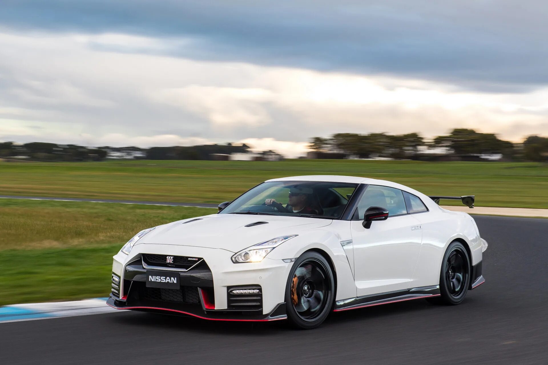 Ниссан gt фото 1 Эксперимент стайлинг белый кант на черном диске - Honda Accord (8G), 2,4 л, 20