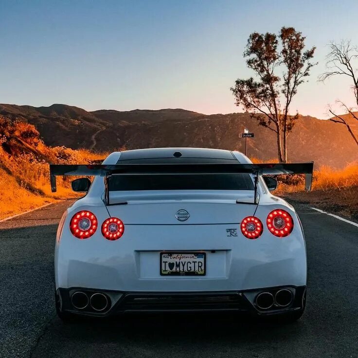 Ниссан gt фото Nissan GTR: Who else loves this iconic sports car?