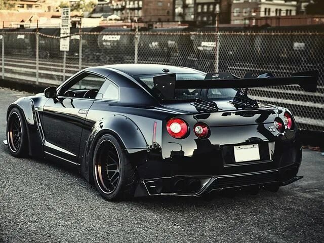 Ниссан гтр р35 тюнинг Batman’s Daily Driver Should Be This Liberty Walk Nissan GT-R Nissan gtr, Nissan