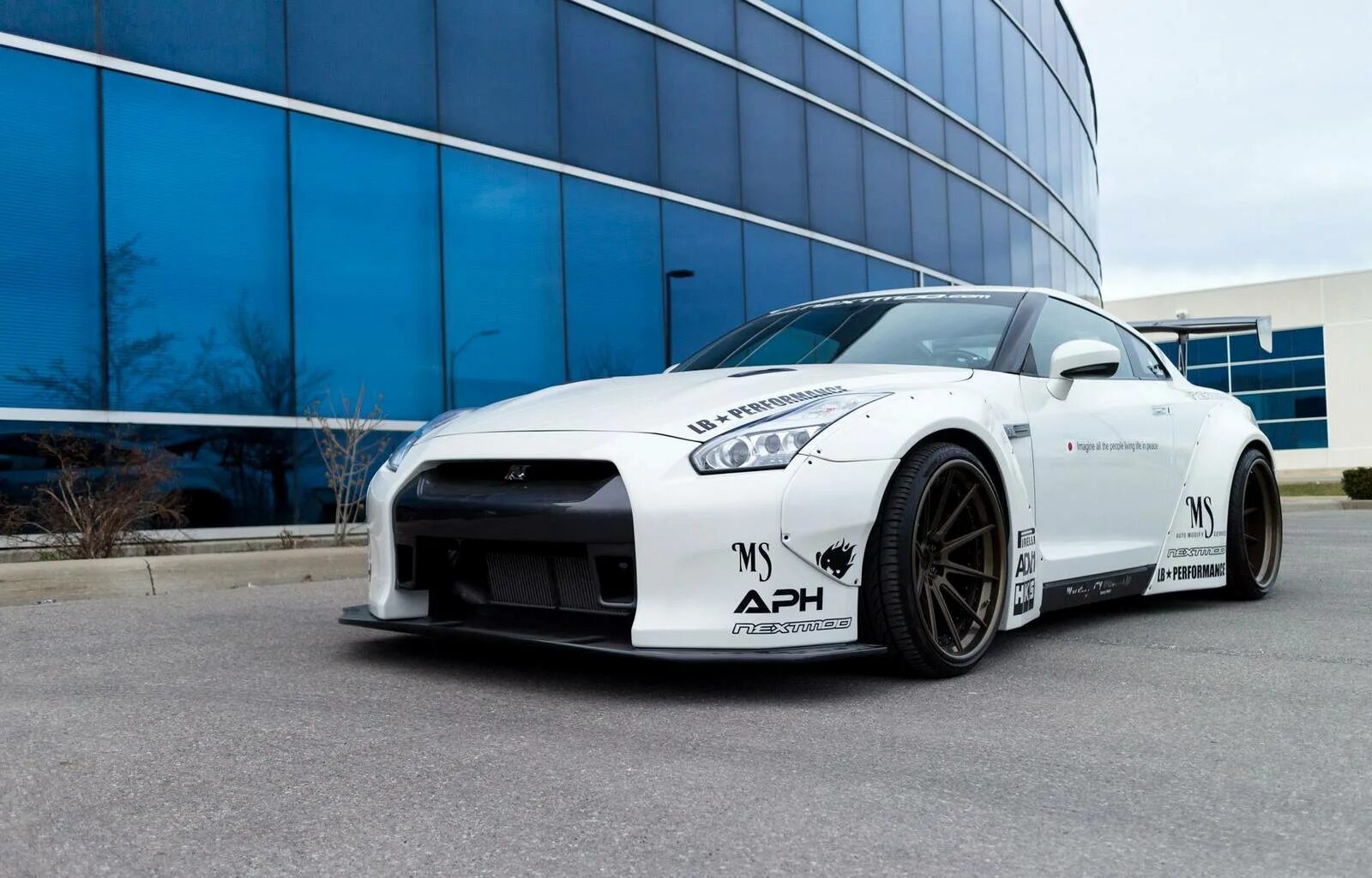 Ниссан гтр р35 тюнинг YOU CAN'T RESIST This Gorgeous White Nissan R-35 GTR With Widebody From Liberty 