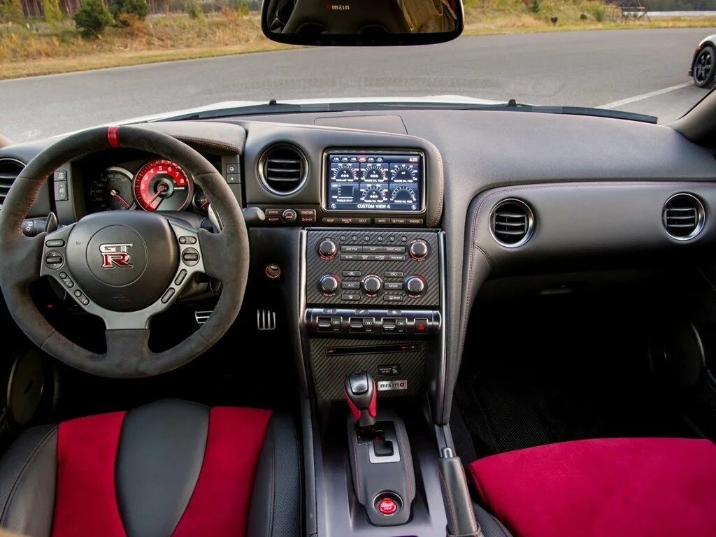 Ниссан гтр салон фото Nissan GT-R 1 поколение 2 рестайлинг, купе - технические характеристики, модельн