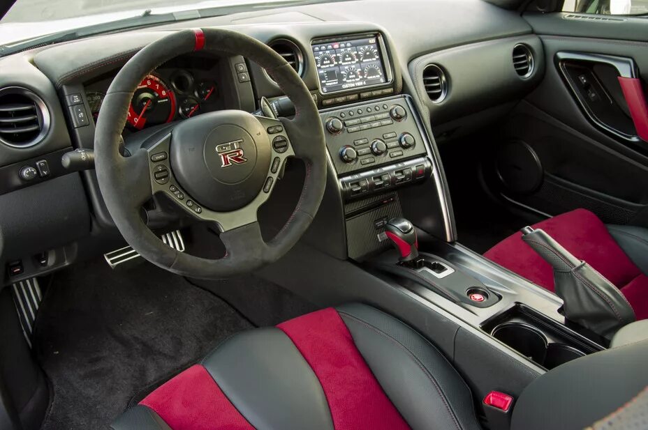 Ниссан гтр салон фото Revealed: Nissan GT-R Nismo - Nissan GT-R Nismo joins 2014 Nissan GT-R