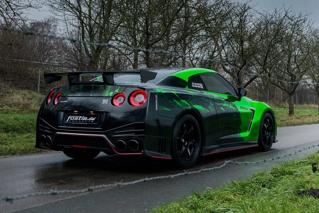 Ниссан гтр тюнинг Тюнеры из Fostla стилизовали Nissan GT-R Nismo под Годзиллу (фото)