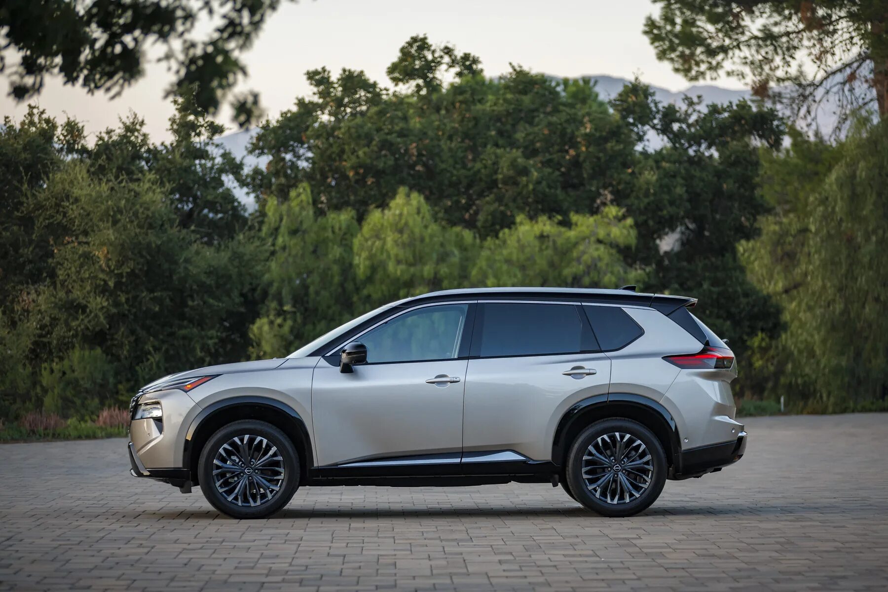 Ниссан х трейл 2024 года фото Кроссовер Nissan X-Trail обновился и получил новое "лицо" - Рамблер/авто