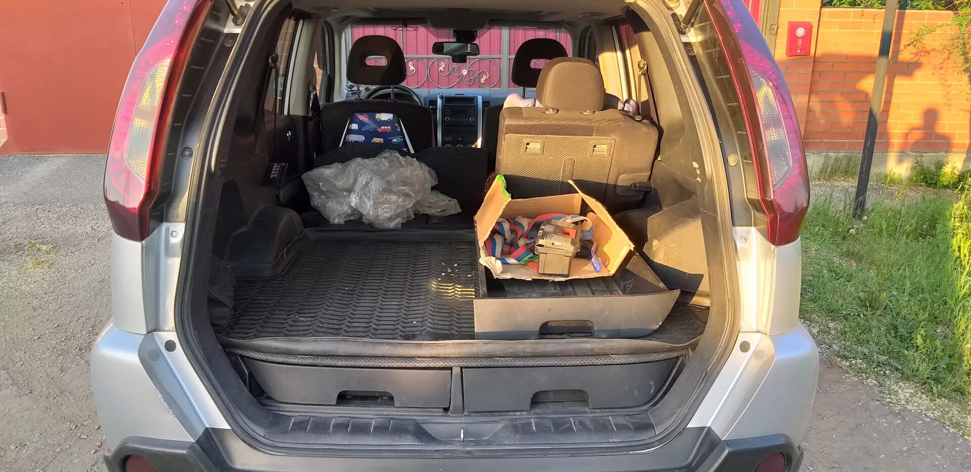 Ниссан х трейл фото багажника Левый ящик в багажник - Nissan X-Trail II (t31), 2 л, 2012 года тюнинг DRIVE2