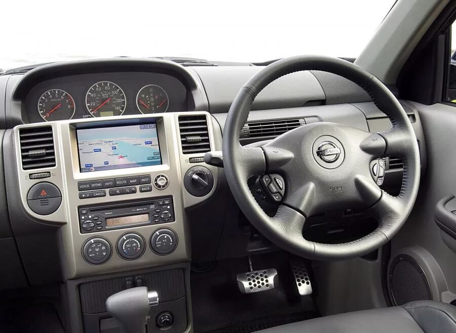 Ниссан х трейл фото панели Nissan X-Trail 2004 года выпуска для рынка Великобритании и Ирландии. Фото 16. V
