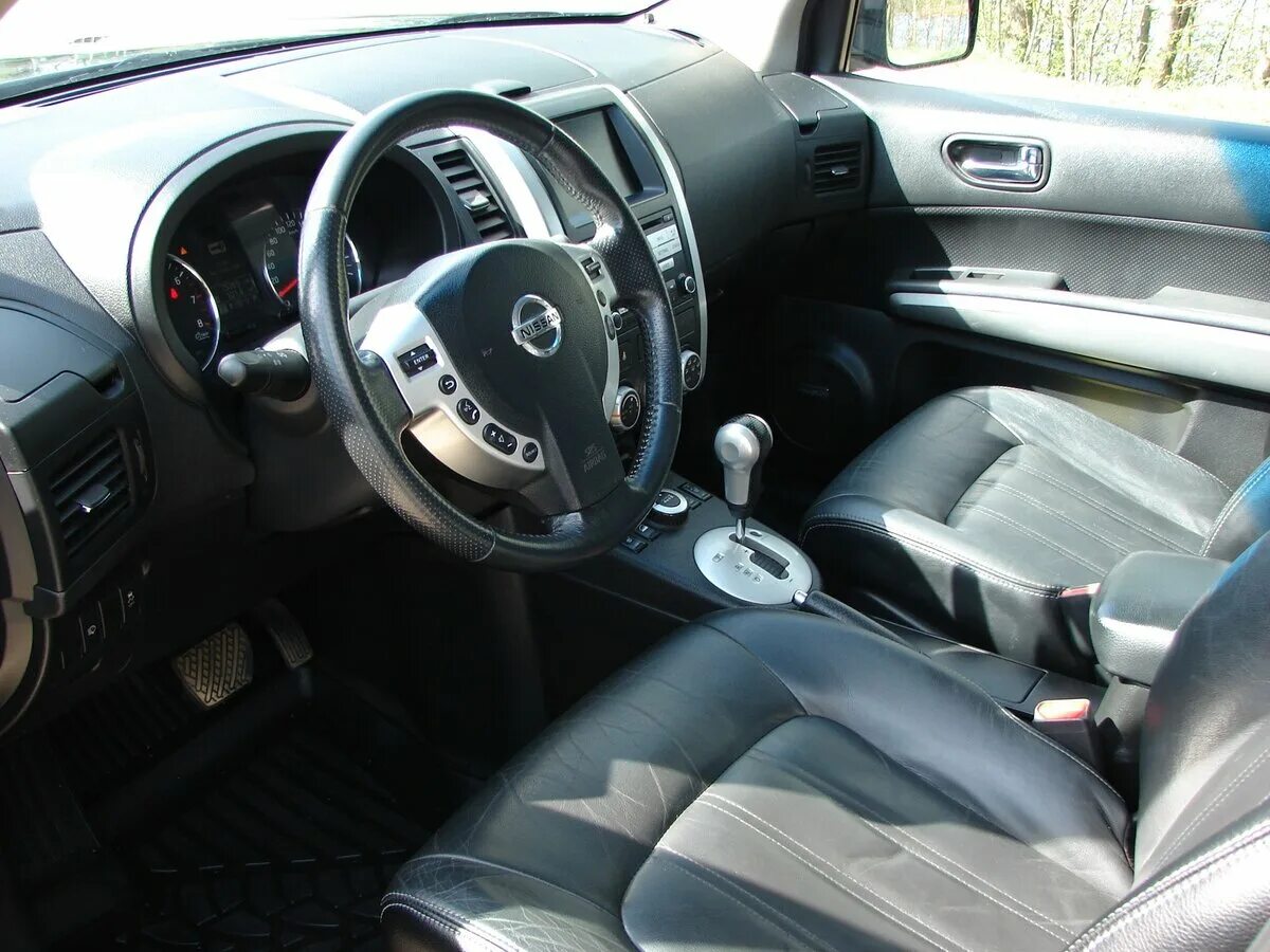 Ниссан х трейл фото салона Купить б/у Nissan X-Trail II Рестайлинг 2.5 CVT (169 л.с.) 4WD бензин вариатор в