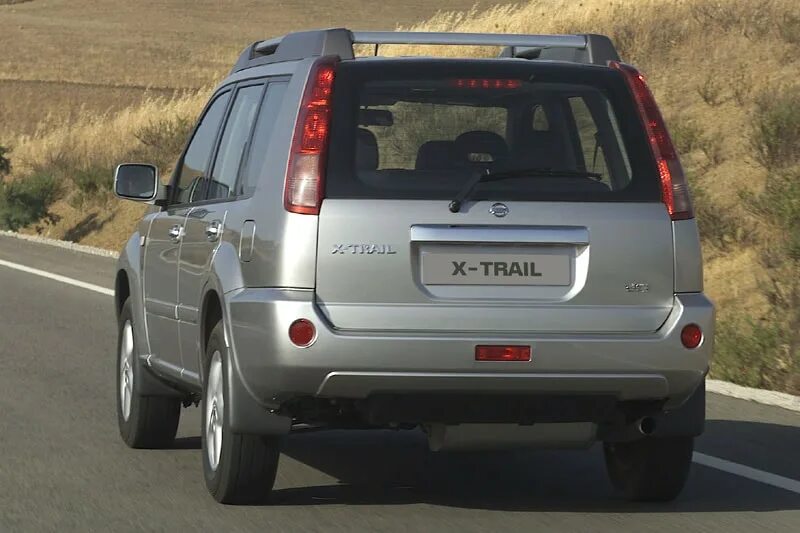 Ниссан х трейл фото сзади Nissan X-Trail 2.2 dCi Sport (2004) review - AutoWeek