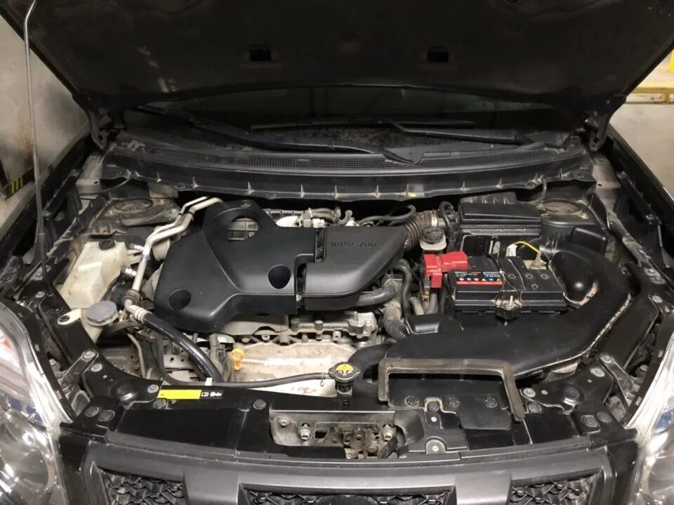 Ниссан х трейл под капотом фото Уплотнитель под капот, или борьба с грязью. - Nissan X-Trail II (t31), 2,5 л, 20