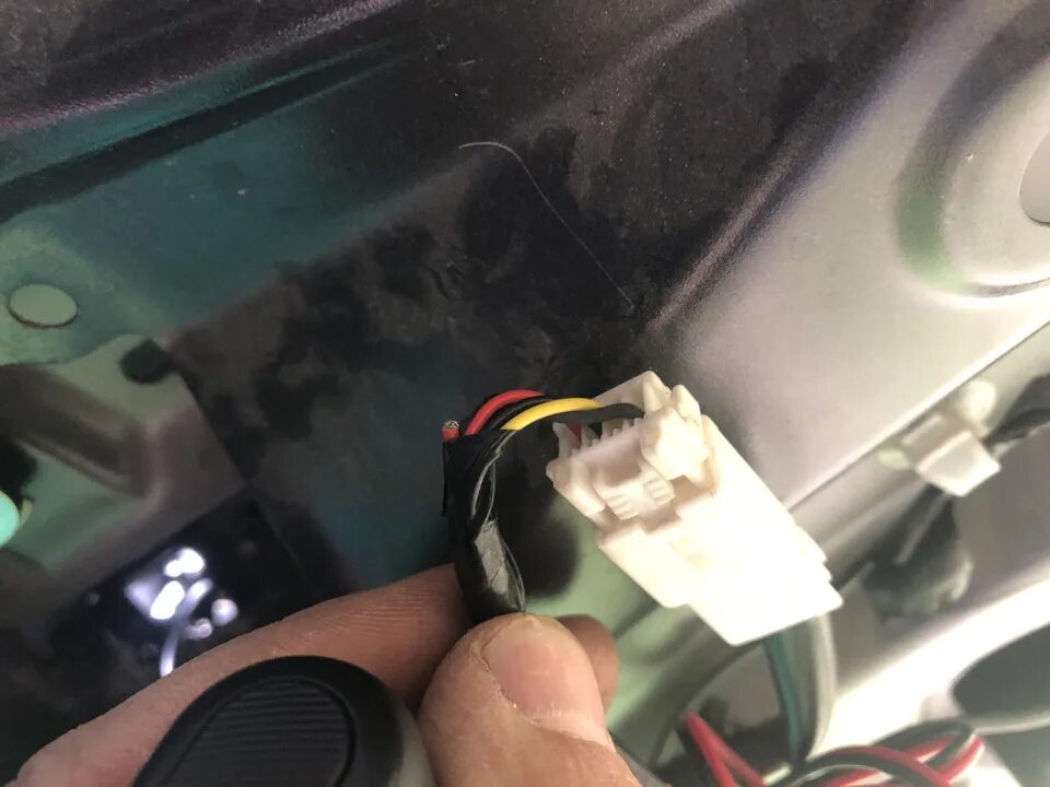 Ниссан х трейл подключение камеры заднего хода Замена камеры заднего хода - Nissan X-Trail II (t31), 2 л, 2011 года своими рука