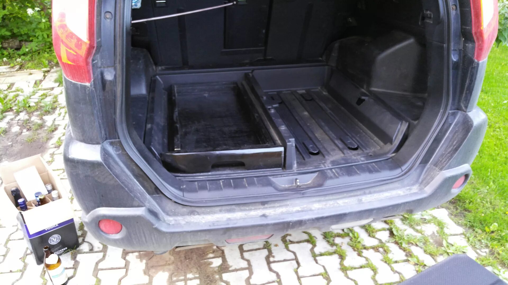 Ниссан х трейл т31 фото багажника Левый ящик в багажник. - Nissan X-Trail II (t31), 2,5 л, 2011 года аксессуары DR