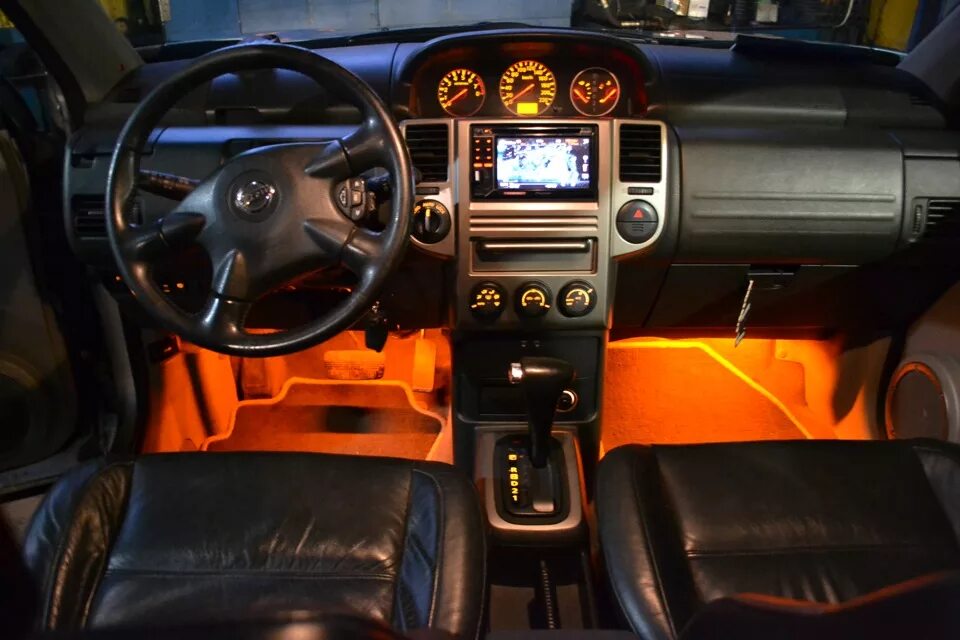 Ниссан х трейл тюнинг салона Подсветка ног (часть № 2) - Nissan X-Trail I (t30), 2,5 л, 2004 года тюнинг DRIV