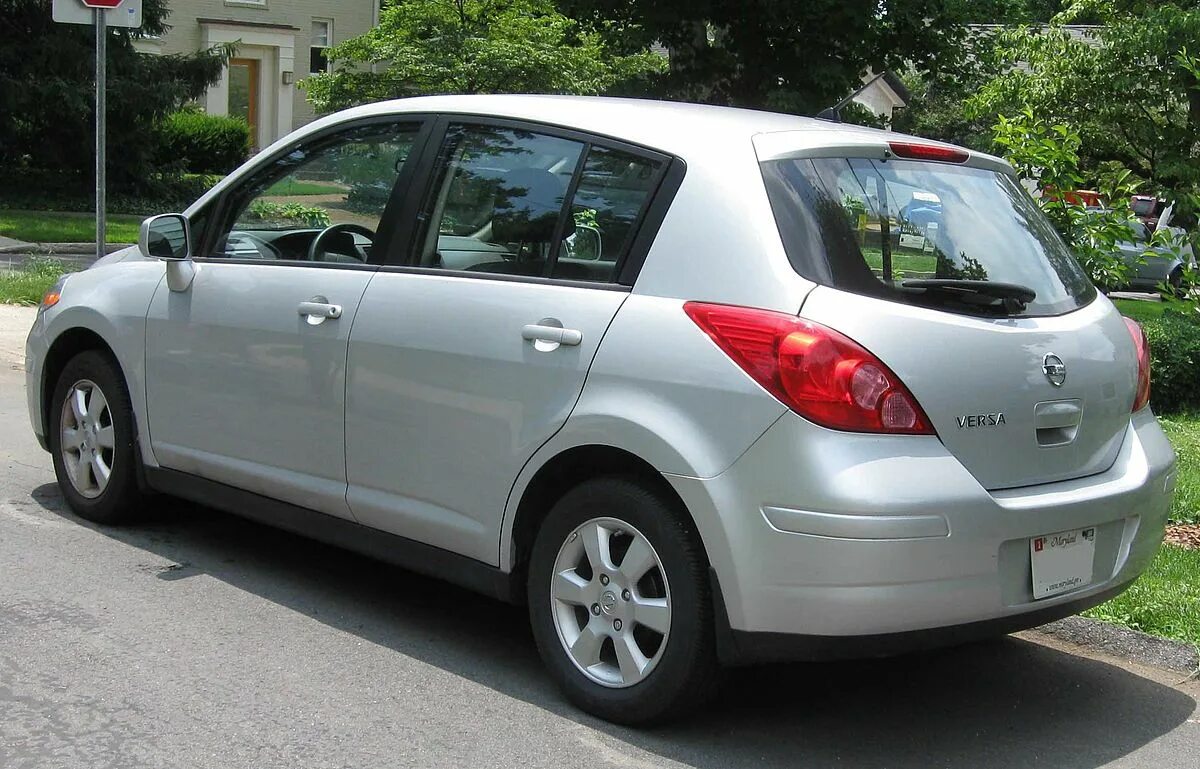 Ниссан хэтчбек фото File:Nissan Versa SL hatch.jpg - Wikipedia