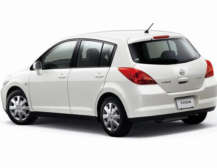Ниссан хэтчбек фото Nissan Tiida Hatchback Photos and Specs. Photo: Tiida Hatchback Nissan usa and 2