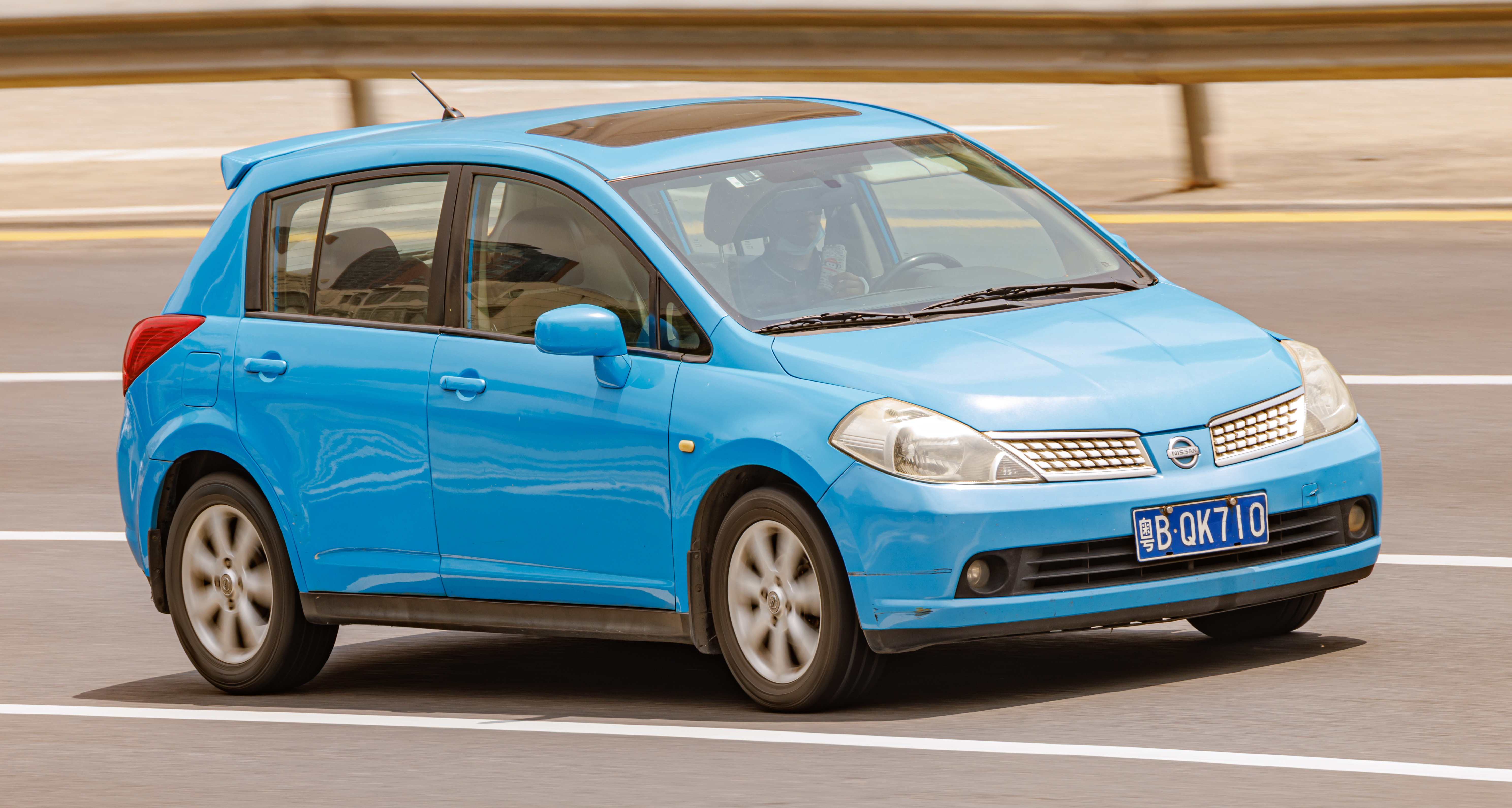 Ниссан хэтчбек фото File:NISSAN TIIDA HATCHBACK (C11) China (8).jpg - Wikimedia Commons