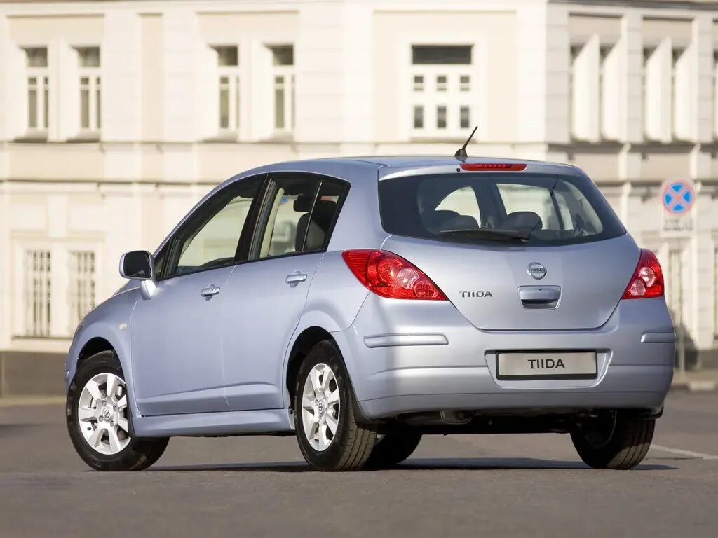 Ниссан хэтчбек фото Nissan Tiida рестайлинг 2010, 2011, 2012, 2013, 2014, хэтчбек 5 дв., 1 поколение