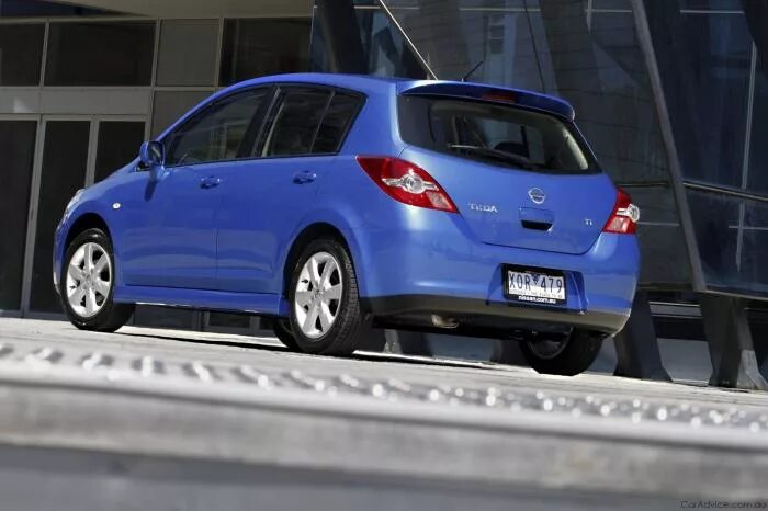 Ниссан хэтчбек фото Тюнинг - комплект задних внешних фонарей (5 дв) с led (светодиоды) прозрачные вн