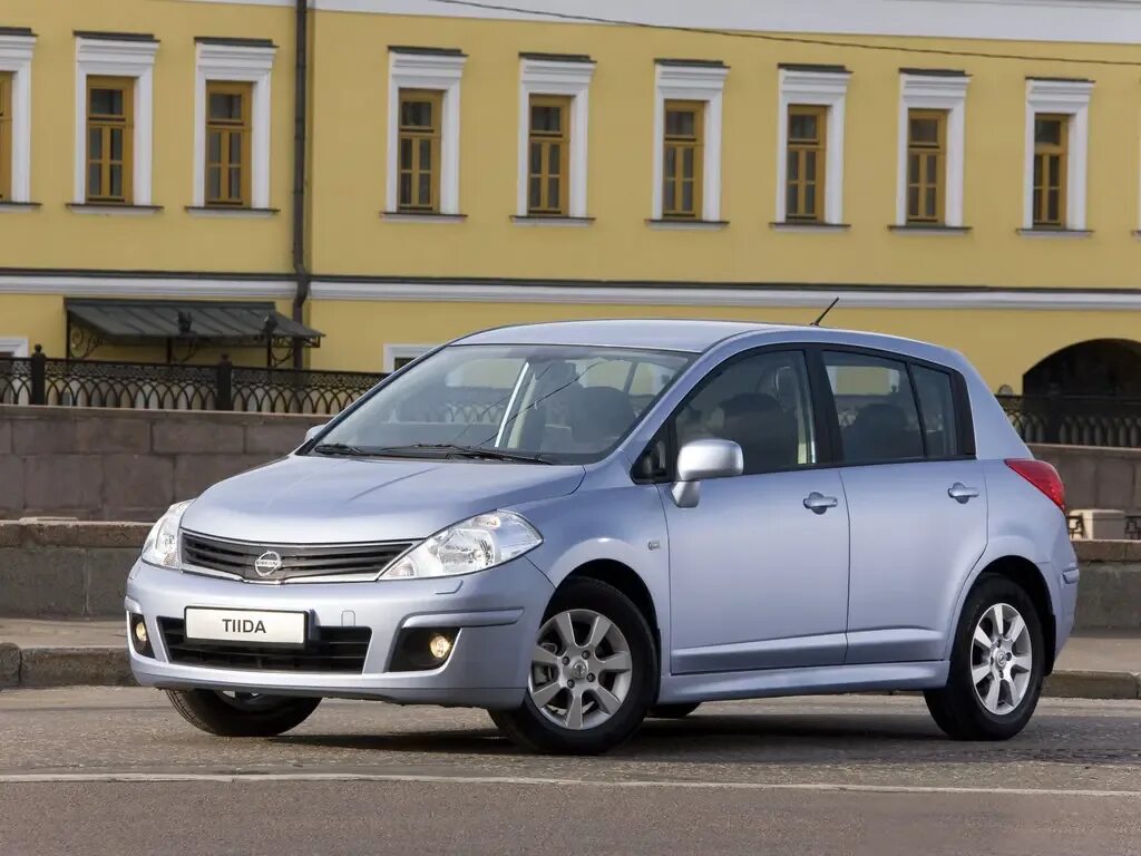 Ниссан хэтчбек модели фото Nissan Tiida рестайлинг 2010, 2011, 2012, 2013, 2014, хэтчбек 5 дв., 1 поколение
