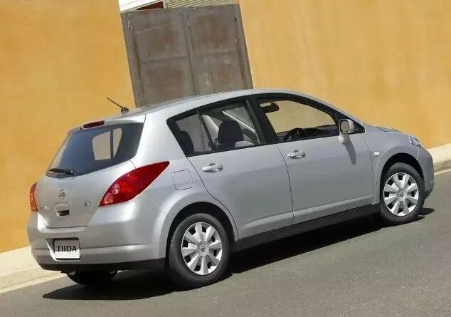 Ниссан хэтчбек модели фото Бампер на Ниссан Тииду - купить в Ульяновске, цена 2 500 руб., дата размещения: 