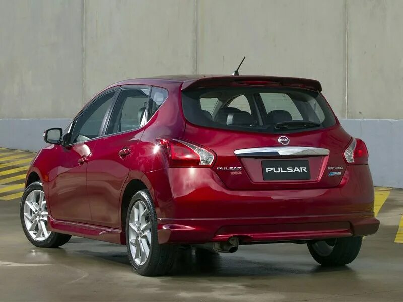Ниссан хэтчбек модели фото Фото Nissan Pulsar (2012 - 2015) поколение NB17 - фотография 2