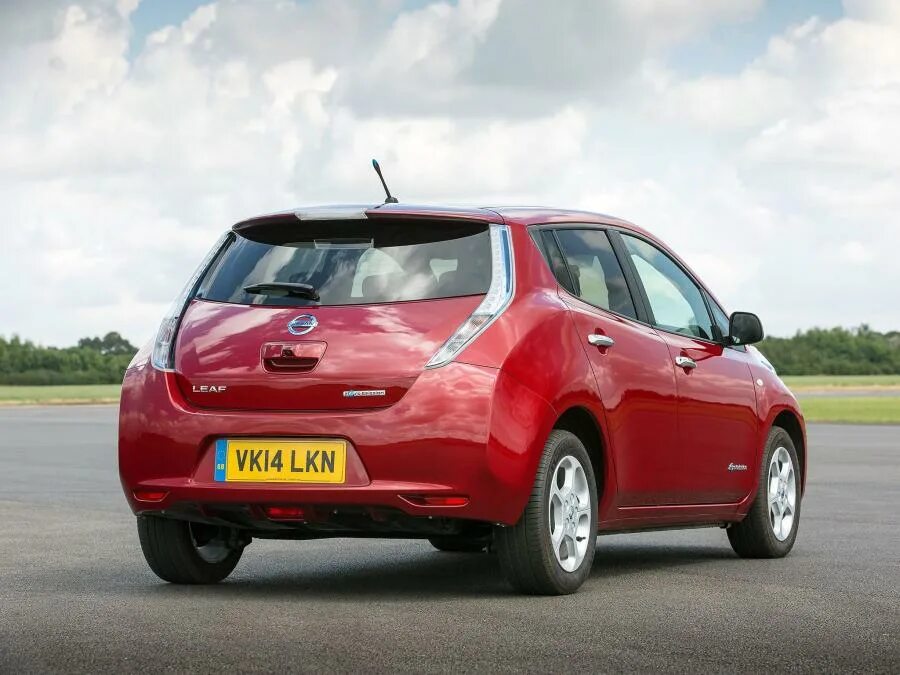 Ниссан хэтчбек все модели фото и названия Nissan Leaf 2013 года выпуска для рынка Великобритании и Ирландии. Фото 5. VERci